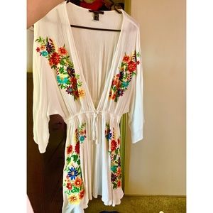 Beautiful flower detailed top/dress!